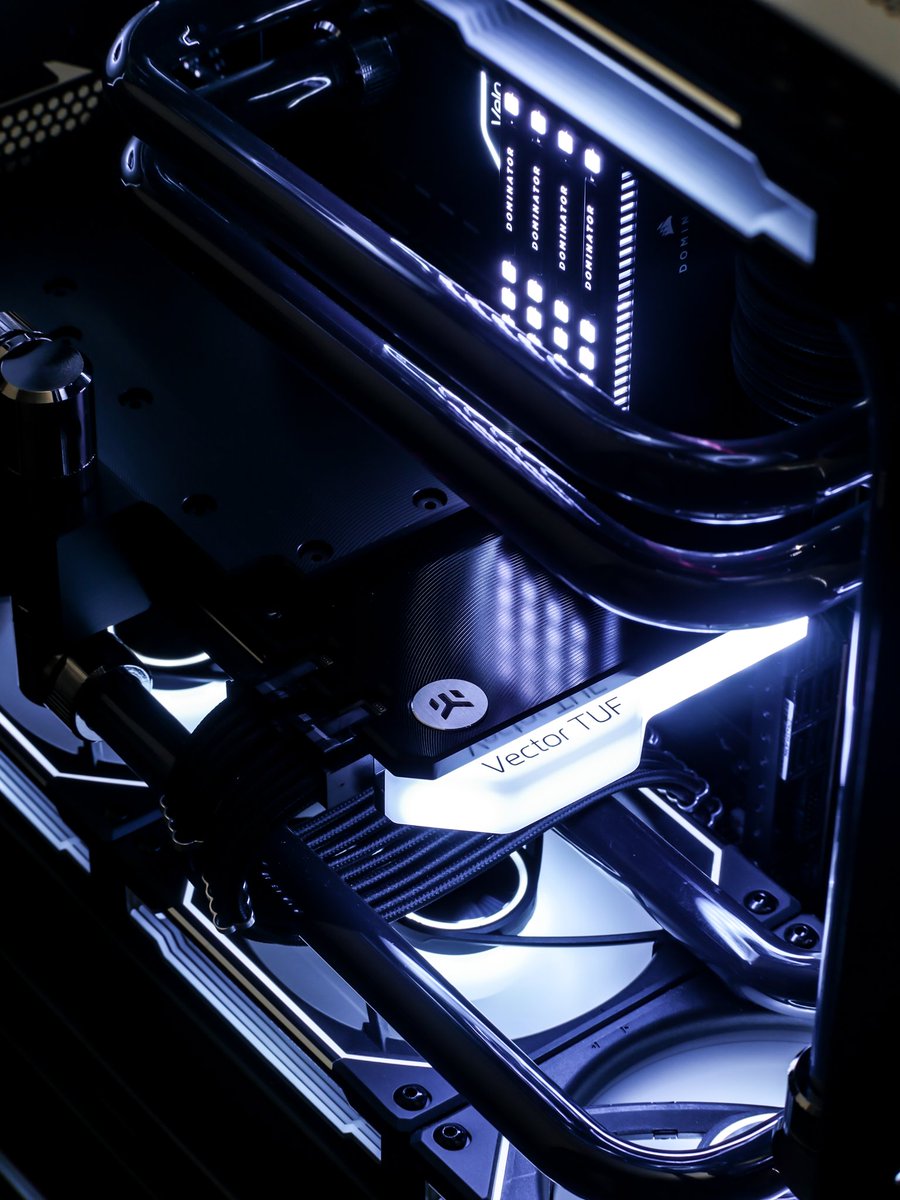 De retour !! 

Beaucoup de contenue à vous partager prochainement !

▶️I9 12900k
▶️Asus Z690 Hero
▶️Dominator 6200mhz 64go
▶️RTX 3090 Tuf 
▶️Lian li SL120 Infinity
▶️Liquide sur mesure
▶️Watercooling custom EKWB 
▶️Lian li O11 Evo black
▶️2x2to Nvme samsung

Le RT est apprécié ❤️