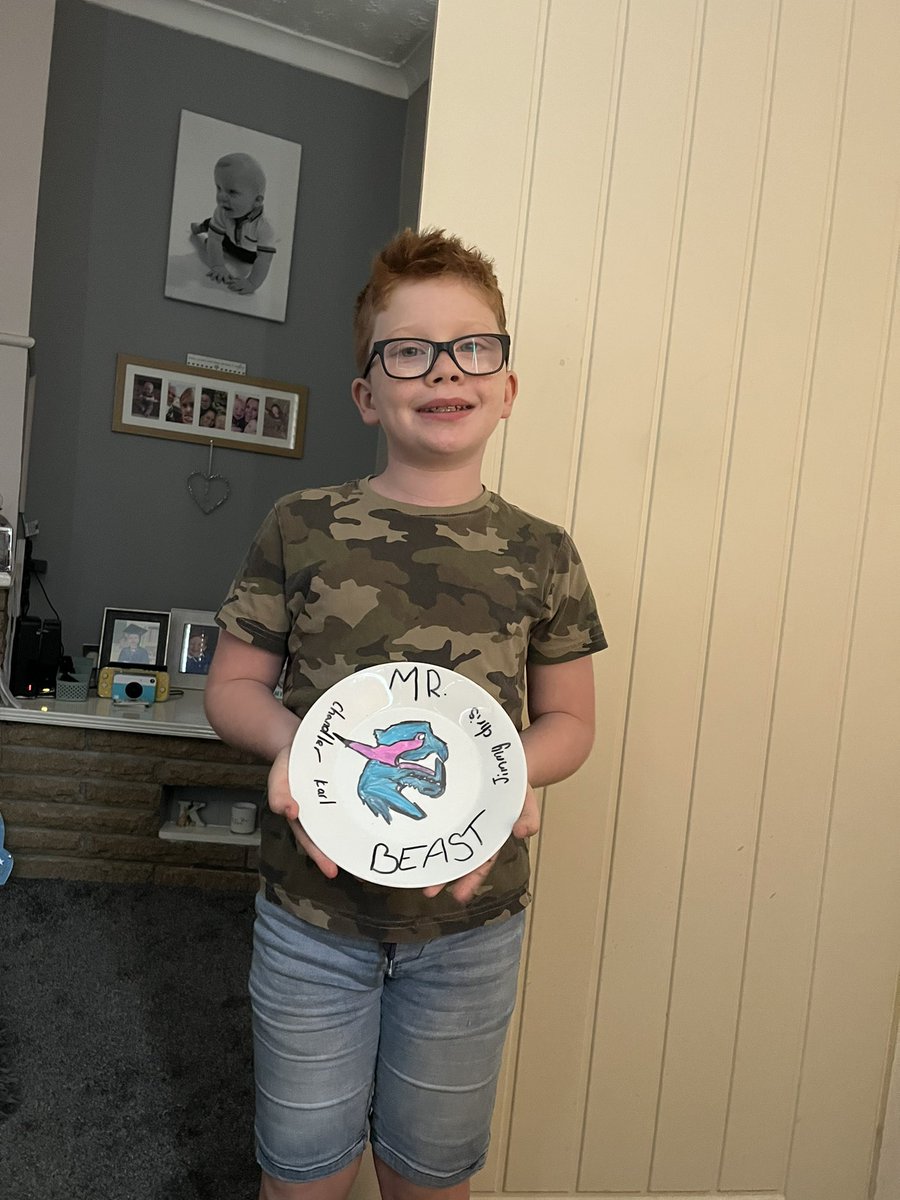 kellymanderson1's tweet photo. @MrBeast decorate your own plate 🥰 @geordieneil180 #mrbeast https://t.co/WBVtWdIqqy