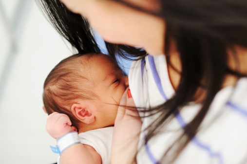 MedlinePlusEsp's tweet photo. La lactancia materna ofrece muchos beneficios para el bebé. La leche materna contiene el equilibrio adecuado de nutrientes para ayudar al bebé a convertirse en un niño fuerte y sano. Más aquí https://t.co/ayi9dmRquh #lactanciamaterna https://t.co/n3yUq31TDW