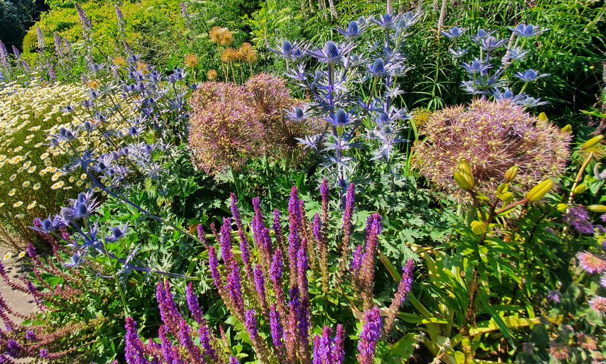 Woolbeding Gardens tweet media