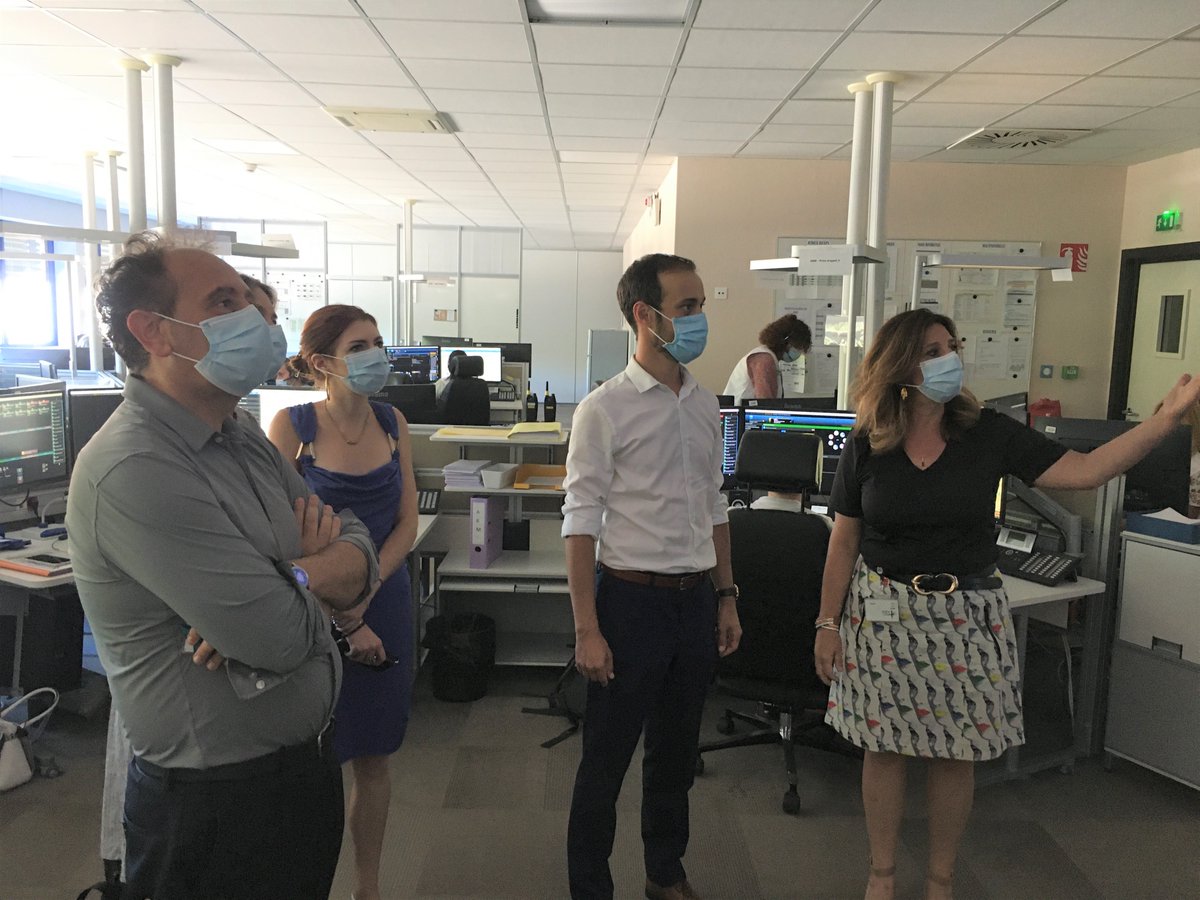 ars_grand_est's tweet photo. Visite ce matin dans les locaux du Centre de Réception et de Régulation des Alertes #CRRA15 et SMUR du #BasRhin par A.Bernay DGA @ars_grand_est et F.Charles DT #ARS67
#SAMU #regulationmedicale
#tensionsestivales https://t.co/dhqKshAwyj