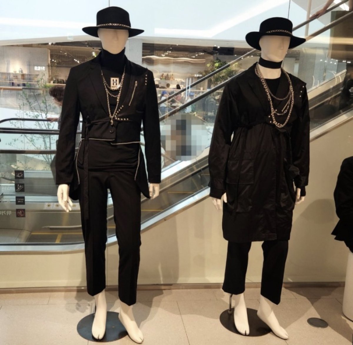 FanArcade_Korea's tweet photo. Omg! #ateez pop-up store tour shots are now uploaded at #FanArcade !!❤️
➡️ https://t.co/47th2LuYoG https://t.co/9fZKRjqYoK