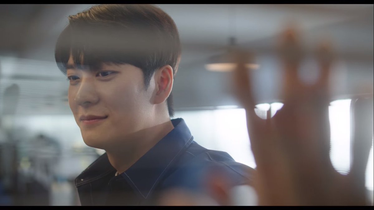 iconickdramas's tweet photo. THIS IS PEAK ROMANCE 😭😭😭 https://t.co/otOLYGOVNR