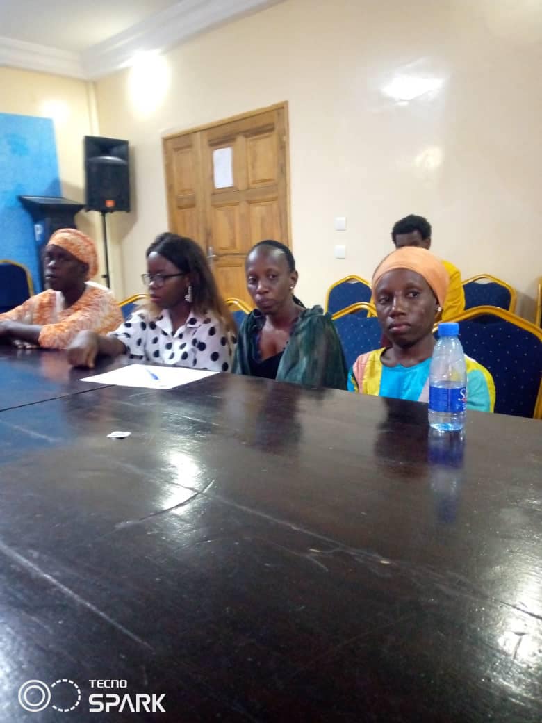 rsiggiljigeen's tweet photo. Comme les autres organisations bénéficiaires du projet de renforcement des capacités de vie courante des jeunes filles appuyé par @FJS ,la FSAPH  a déroulé sa session de plaidoyer le 15 juillet 2022  avec le  Maire de Guinaw Rail Sud. https://t.co/o4UtrjmxRA