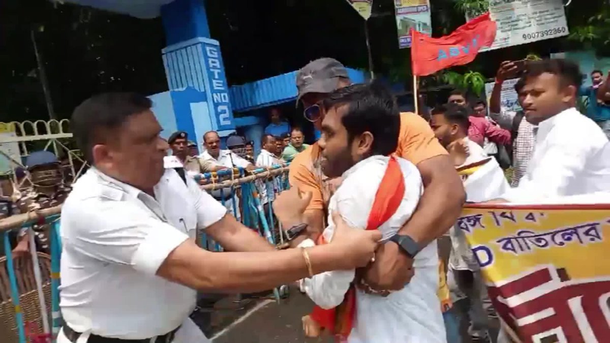 iBirajBiswas's tweet photo. Protesting for the Rights of students amounts to crime in Bengal 
Today ABVP undertook a massive protest against Corruption which was nurtured by the #Vice_Chancellor of NBU  FakePhD was granted to #partho for attending 2 class thereby which is a clear violation of UGC norms . https://t.co/WZ95iGIIiX