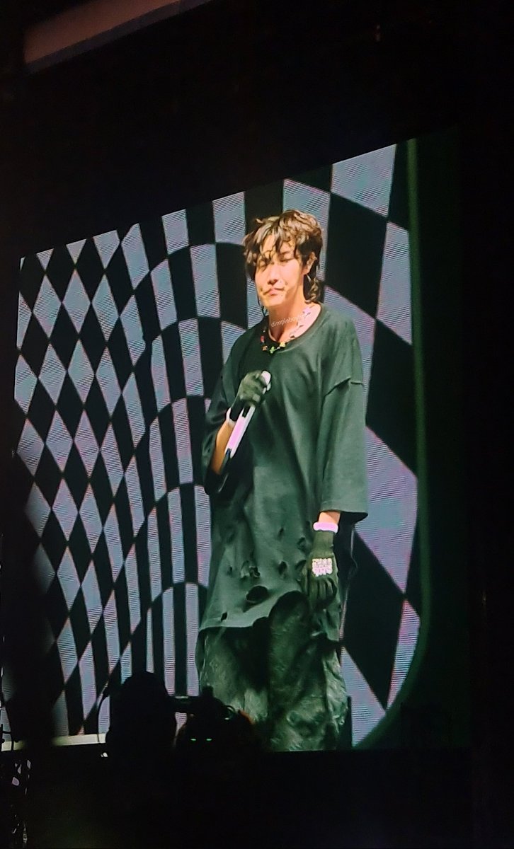 dimpleboyhobi's tweet photo. USER DIMPLEBOYHOBI SAW THE HOBI DIMPLES LIVE OH MY GOD #HOBIPALOOZA https://t.co/KYYF03W661