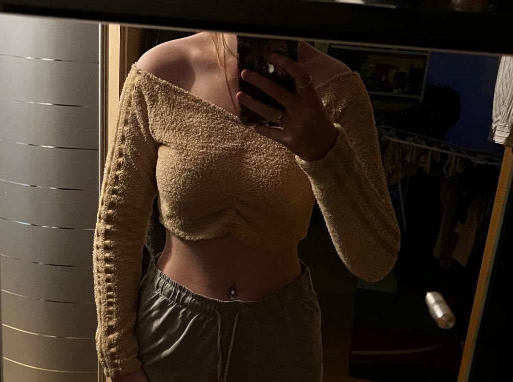 findomlaura_'s tweet photo. Das letzte mal mit dem top…ein kleines Schweinchen🐷 von euch hat es schön überteuert abgekauft. Also mach es ihm nach und Diene mir wie es sich gehört!😈😇
#blackmail #zahlschwein #verse #teen #teamviewer #sklave #paypig #paypal #herrin #geldsklave #geldherrin #beta #findom https://t.co/bNmbVWuwuC