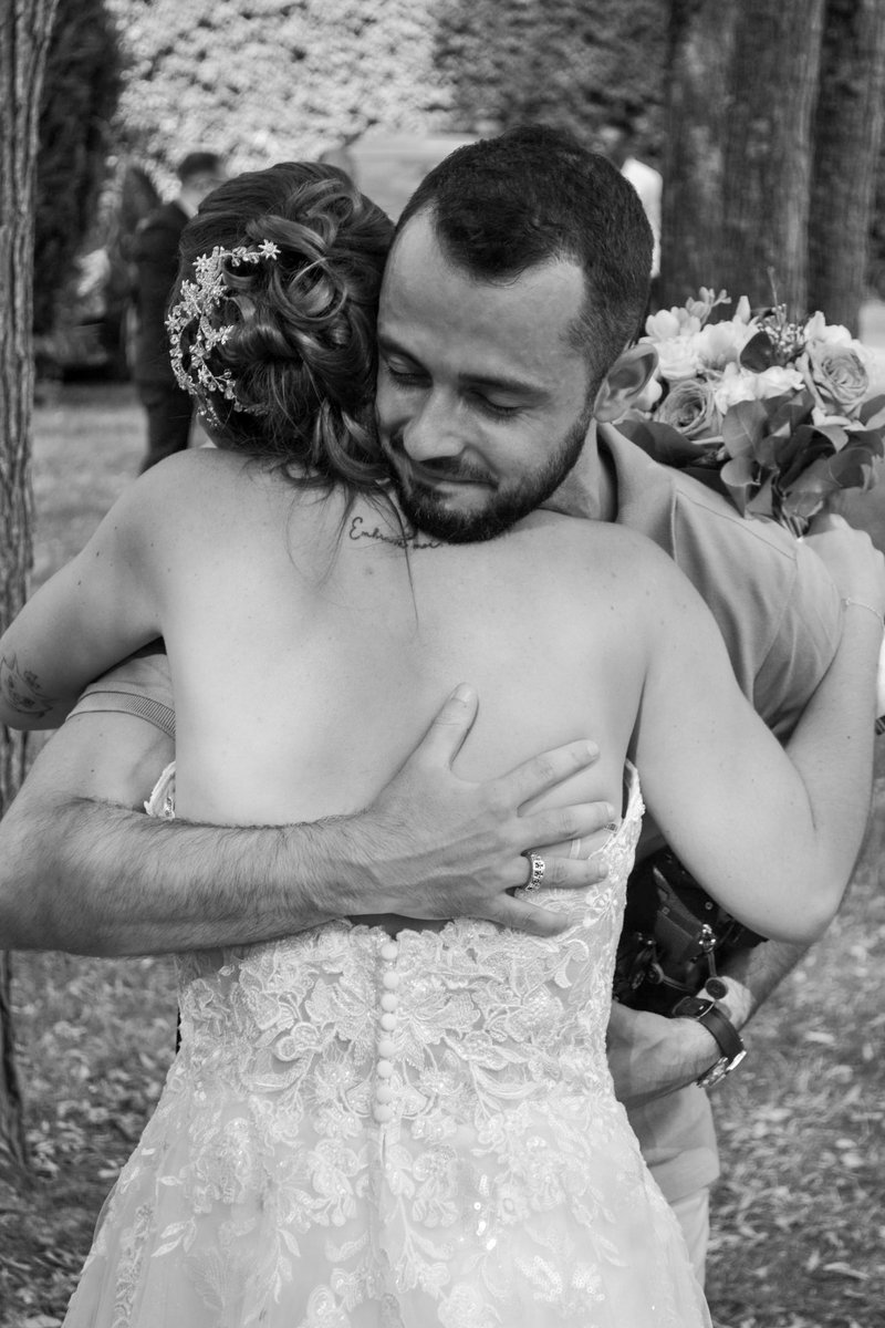 ThomasDanieau's tweet image. Le week-end passé, j'immortalisais le mariage de mon ami, @Flo17o7 et de sa compagne Laura. 

Je suis si ému et reconnaissant de la confiance que vous m'accordez afin de participer à ces moments d'amour à chaque mariage...

Merci ❤