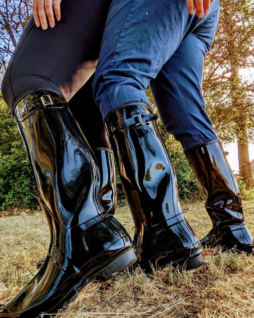 OscarThickk's tweet photo. Happy Welly Wednesday! With @shannon.heels #patentboots #ridingboots #ridingbootfetish #menswellingtonboots #mensridingboots #menslongboots #mensrubberboots #rubberboots #rubberbootsfetish #gayrubberbootsfetish #gaywellies #gayboots #bootworship #bootfet… https://t.co/oQxf5m5DCE https://t.co/67V5tAhmWF