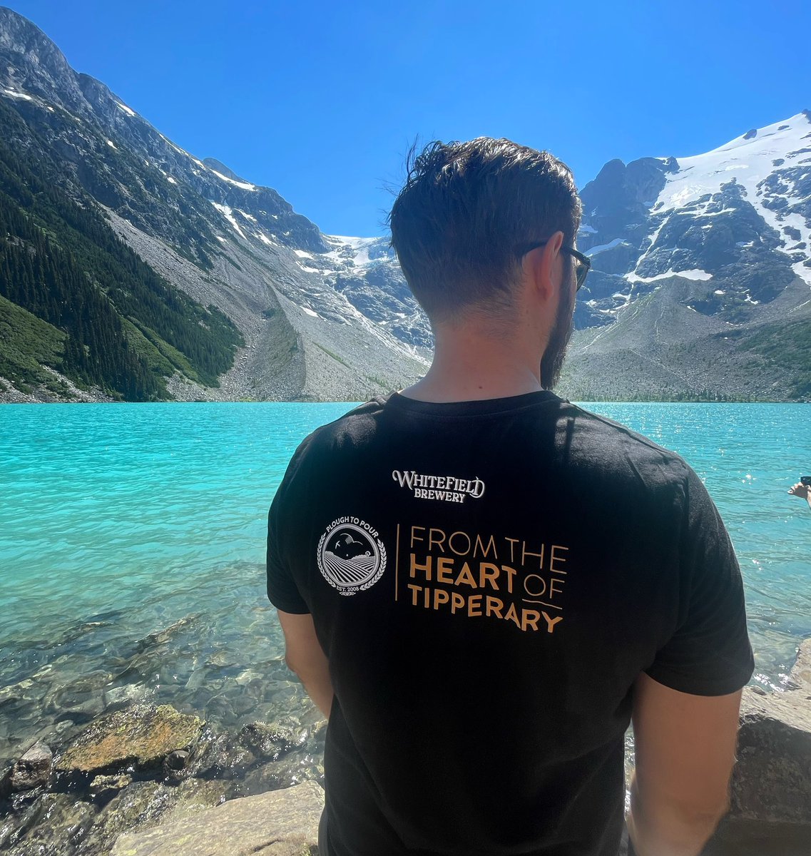 We received this amazing photo from Canada of our new t-shirts 🇨🇦 Look how blue that water is! 

Interested in getting a t-shirt? Let us know in the comments and we might just put them up for sale! 💰

#whitefieldbrewery #templemore #supportirish