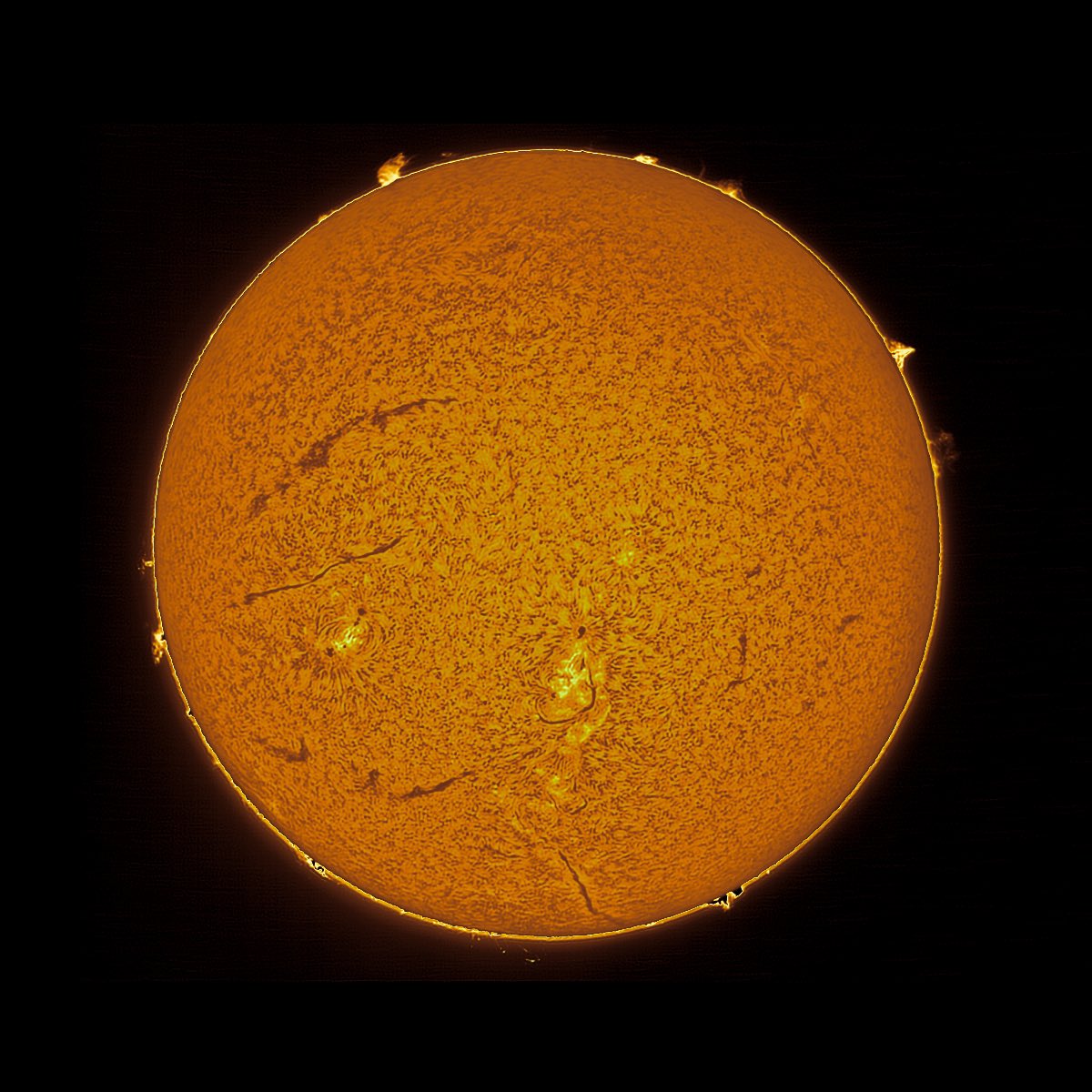 timur_hp's tweet photo. #luntsolarsystems #solartelescope #sun #astronomy #astrophotography #suntelescope #solarfilter #solarflare #sunspots #hydrogenalpha 2022-07-10 asi120, Lunt double stack. https://t.co/KTm5ZETrLC