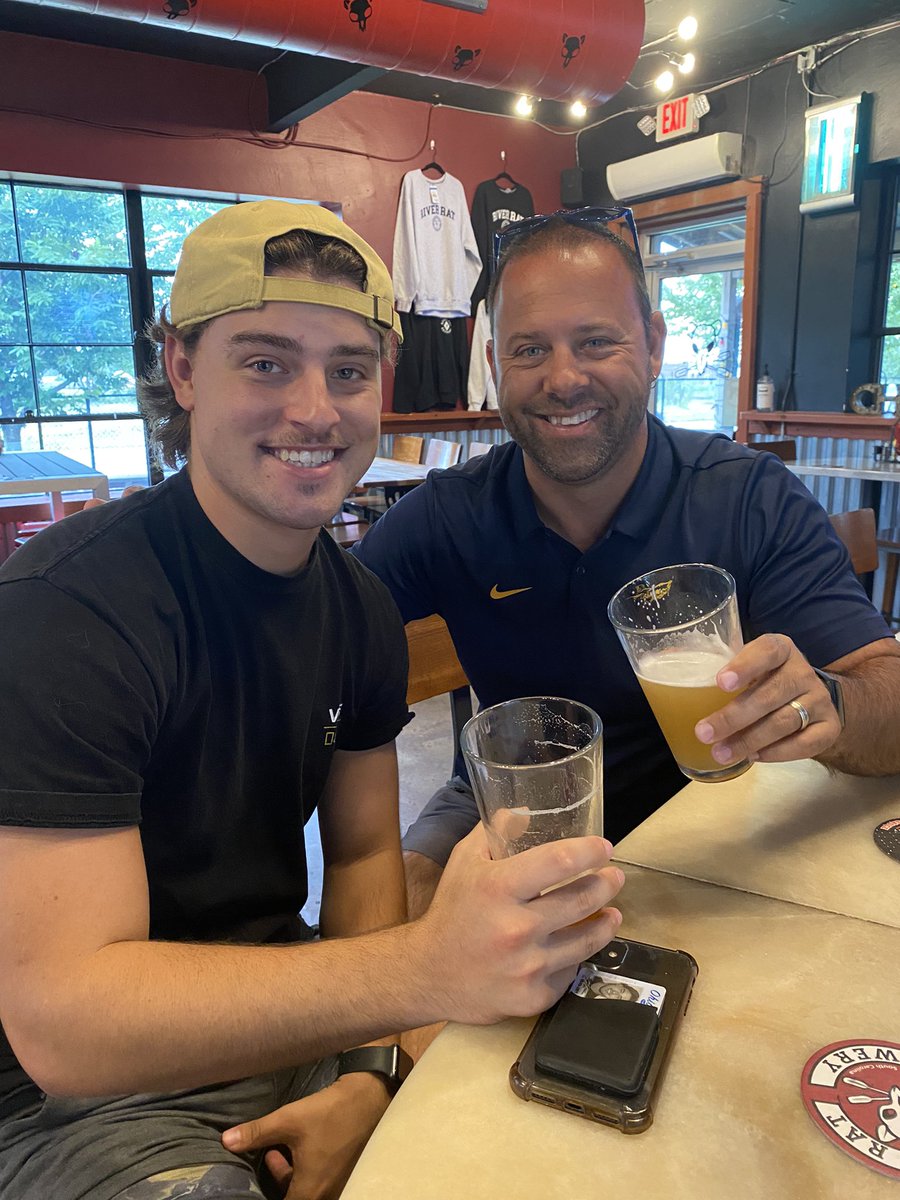 JasonToth19's tweet image. Nothing like a cold beer to celebrate a birthday with your son!  Love ya buddy. Spurs Up 🌙🌴