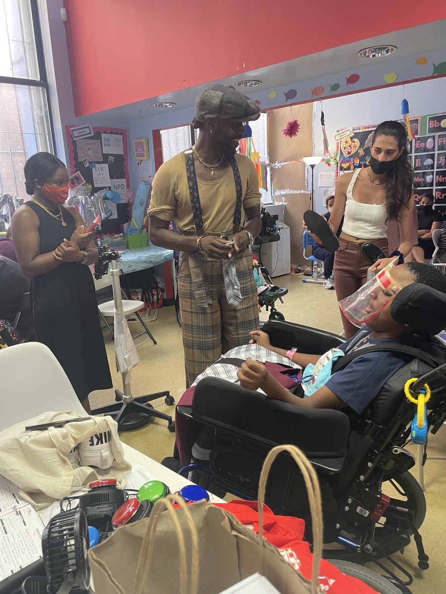 iBRAINglobal's tweet photo. Preparations continue for #iBRAIN 's #iCANDoAnythingFashionShow! Creative Stylist, Jeffrey Ampratwum and his team brought their #fashion expertise for today's #styleout event with our student #models!
#specialeducation #braininjuryresources #style #nycfashionweek #GothamHall https://t.co/NOdURFqmuT
