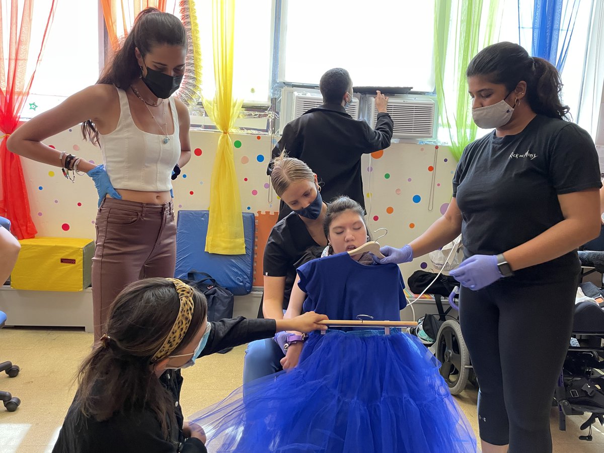 iBRAINglobal's tweet photo. Preparations continue for #iBRAIN 's #iCANDoAnythingFashionShow! Creative Stylist, Jeffrey Ampratwum and his team brought their #fashion expertise for today's #styleout event with our student #models!
#specialeducation #braininjuryresources #style #nycfashionweek #GothamHall https://t.co/NOdURFqmuT