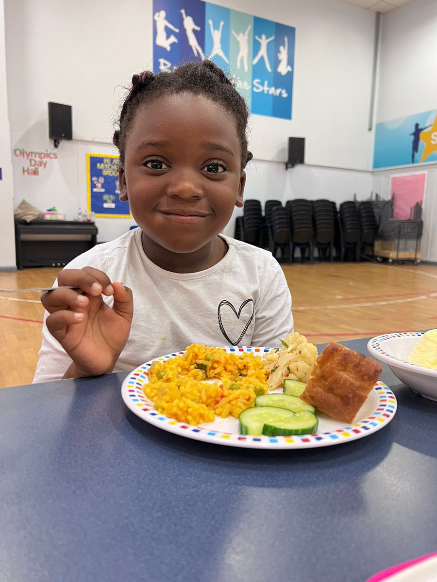 MBrookprimary's tweet photo. Another fabulous lunch and more brilliant helpers! This definitely needs to carry on into the new academic year! #MBstars #summerplayscheme22 #HAF2022 #starsvalues https://t.co/k3pSZ1v29c