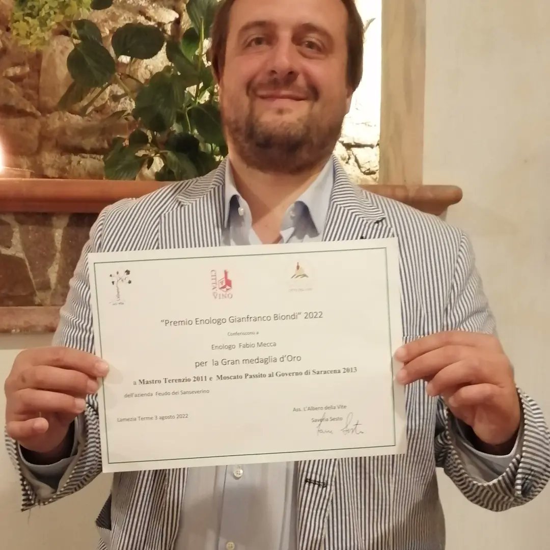 FabioMecca's tweet photo. Una bella serata, grandi emozioni, infinite soddisfazioni...
Ho ricevuto il "Premio Gianfranco Biondi 2022" conferito dalla Città del Vino..
Festeggio anche le due Gran Medaglie d'oro conquistate dall' Aziende Feudo dei Sanseverino!!

#lacuradeidettagligeneralaqualita https://t.co/eg1cu5eEGK