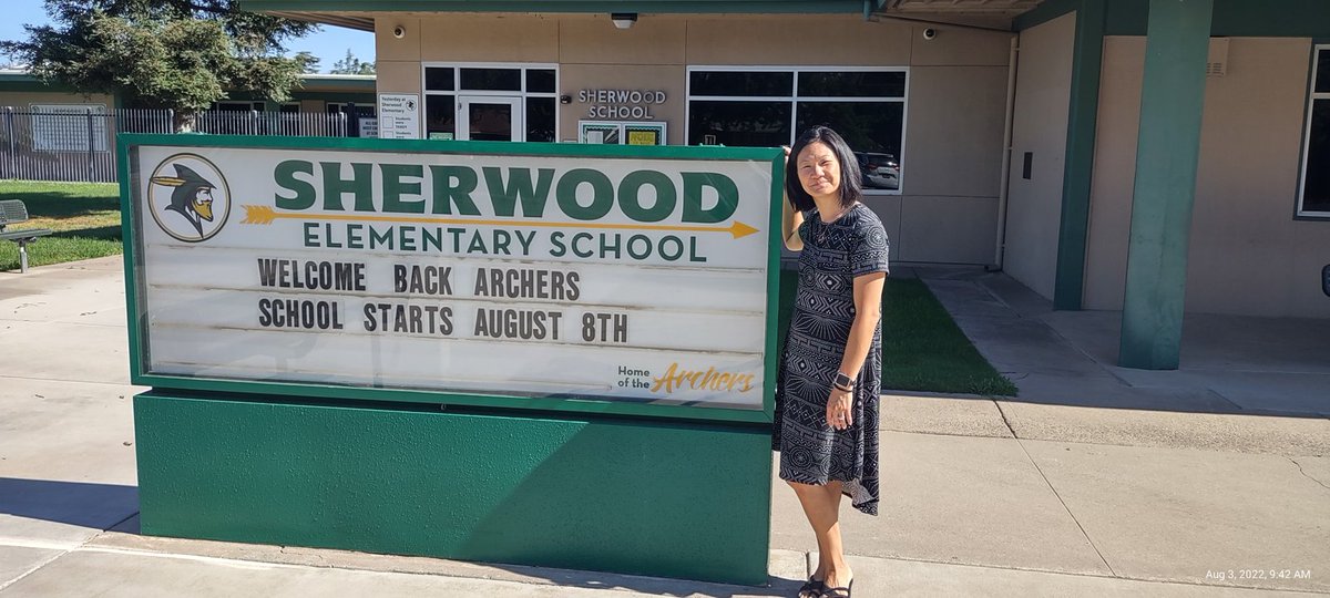 TJMS_Principal's tweet photo. Oh what a happy day for Helen beautiful School awesome and amazing staff and a visit from her favorite former principal me! To my favorite principal's at dsusd @derrickLawson62  @DMartinez760 @mpg1162 @AnnMorales012 first to the new school year! https://t.co/zotZF3cuNG