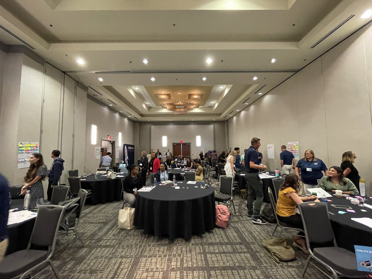 FEVtutor's tweet photo. Workshop time!✨ We’re reflecting on the things FEV Tutor is doing well (our #BrightSpots) and places where we can continue to grow and innovate #Elevate2022 #FEVFamily https://t.co/nxkKf6NMPT