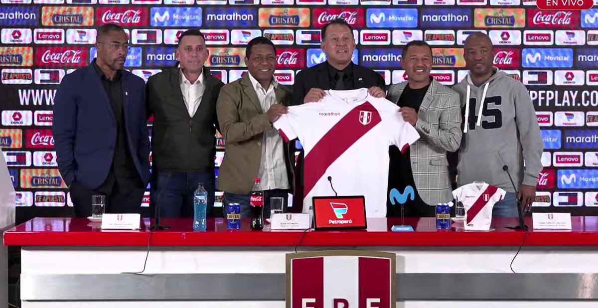 Conejal3's tweet photo. Bienvenido Juan ⚽️⚽️🇵🇪🇵🇪 https://t.co/tJgUWhm5Jo