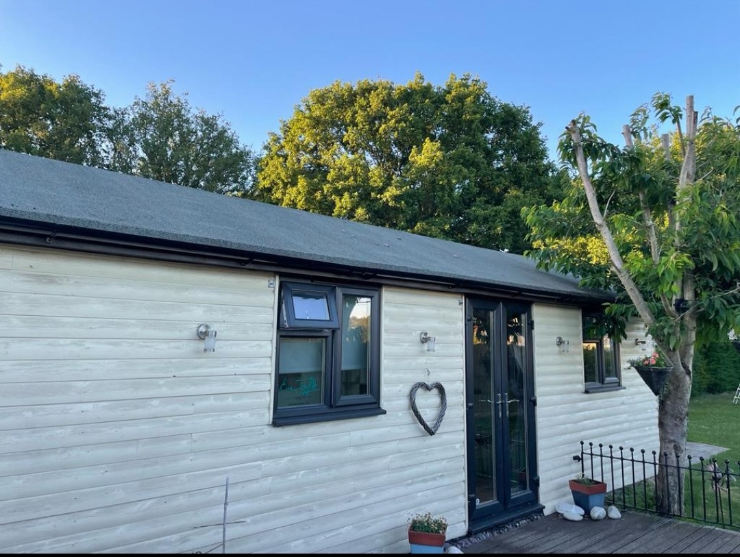 Jason_mileham's tweet photo. Update, therapy room.
Hi there, I have some exciting news that I would like to share, as of next week, alongside my online work, I will be offering a safe space in a therapy room! near Ramsden Bellhouse, Wickford, Basildon and Billericay!
#counselling #anxiety #depression https://t.co/f2MN8a59zr