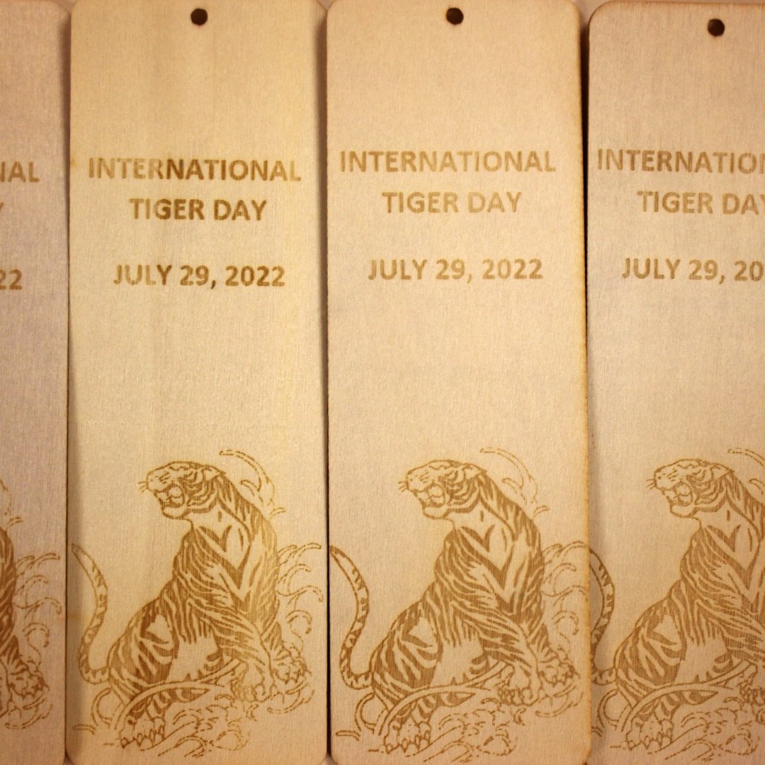 houstonlibrary's tweet image. July 29 was #InternationalTigerDay, &amp;amp; to celebrate the occasion, our #TECHLink locations hosted workshops where patrons learned how to use the Dremel LC40 laser engraver &amp;amp; cutter to make International Tiger Day bookmarks. Thank you to everyone who participated! #ILoveHPL