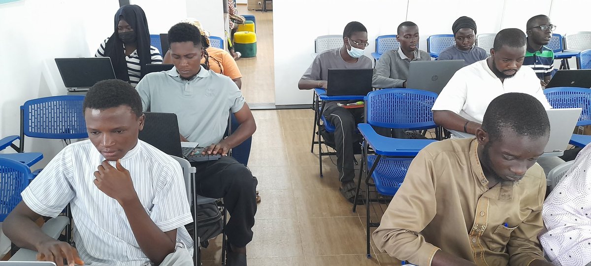 dsn_offa's tweet image. Today is a beautiful day. We introduced all participants to Zindi and everyone participated in the financial inclusion challenge.
@OneInnovationH1 @dsn_ai_network
#30daysofmachinelearning
#DSNOffa