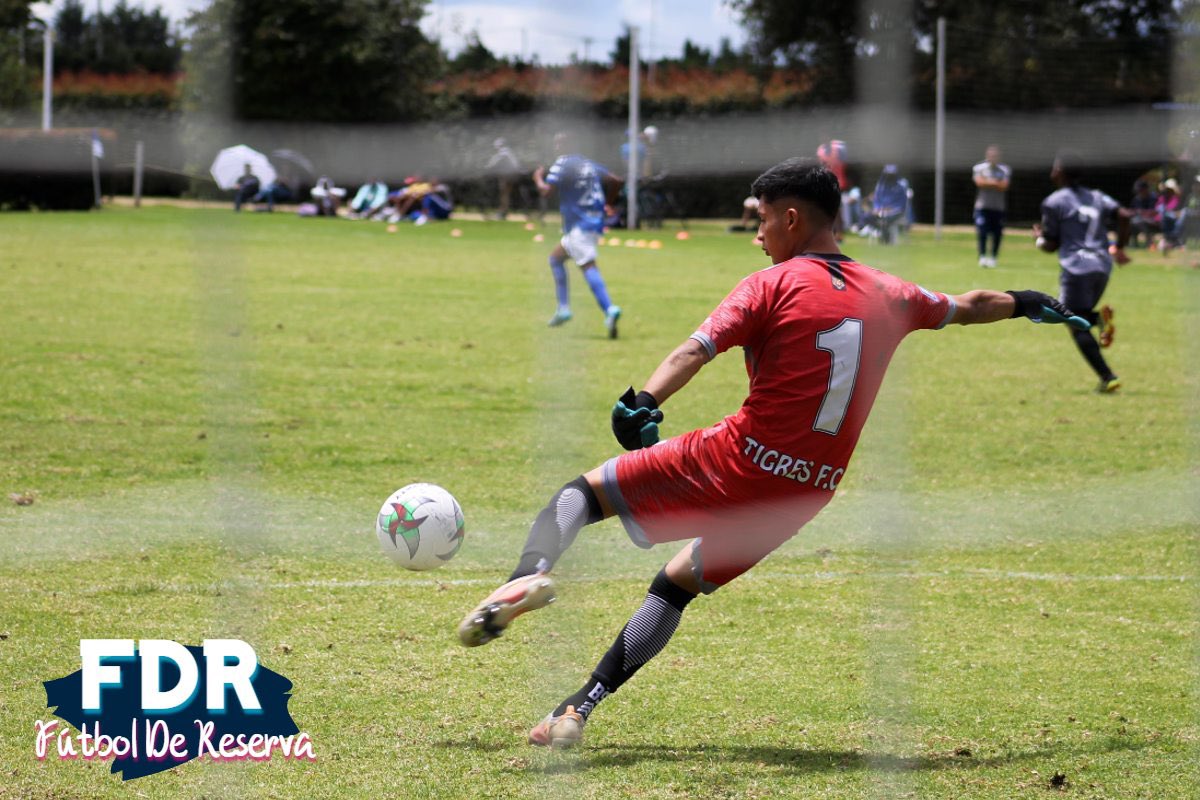 futboldereserva's tweet photo. Millonarios triunfó sobre Tigres [2-0] por la fecha 15 de la Súper Copa Juvenil FCF.

#FútbolDeReserva #FútbolJuvenil #FútbolColombiano #Millonarios #SúperCopaJuvenil #Tigres #FútbolBase https://t.co/ZEEDwAEYwR