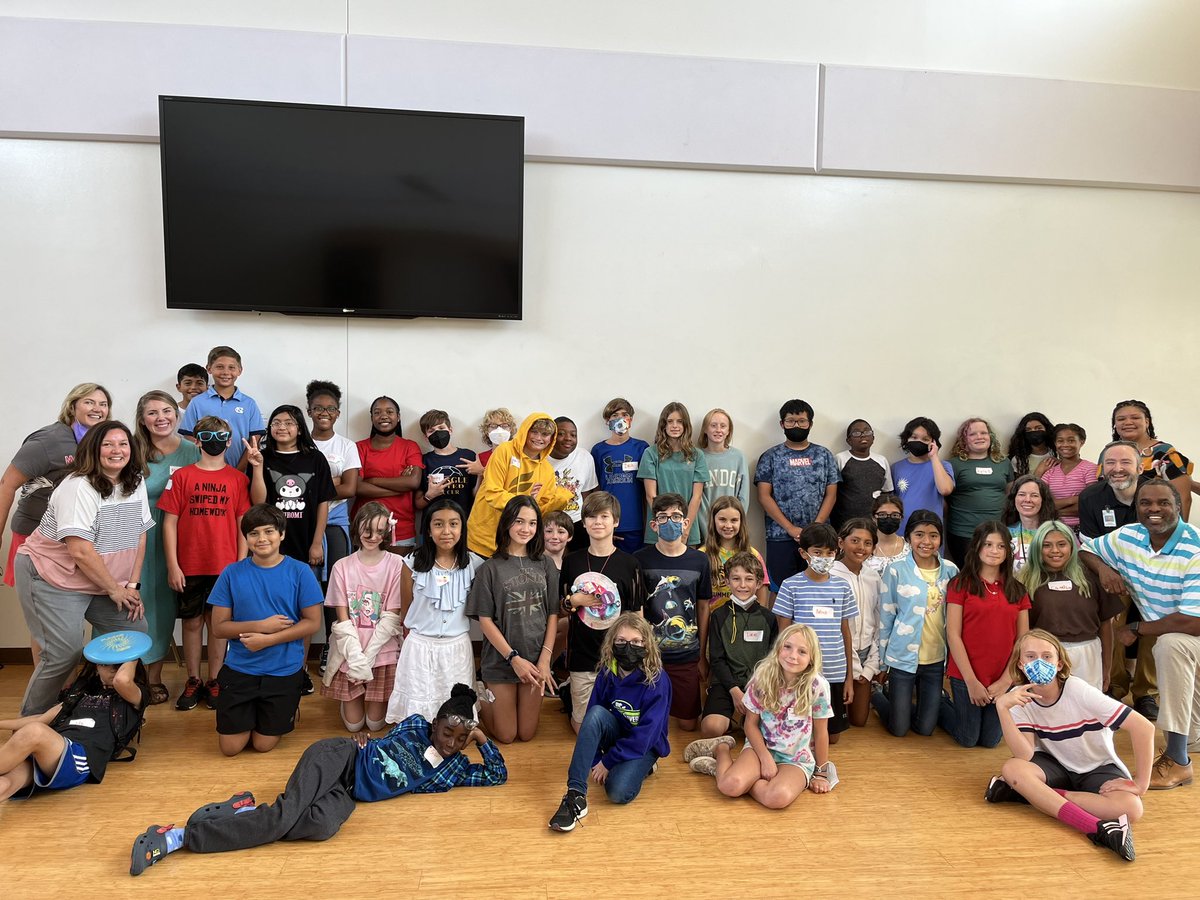 LippyScience's tweet photo. Having fun and making new friends at Middle School 101!! @McDougleMiddle   @chccs https://t.co/pfYs3AuXIv