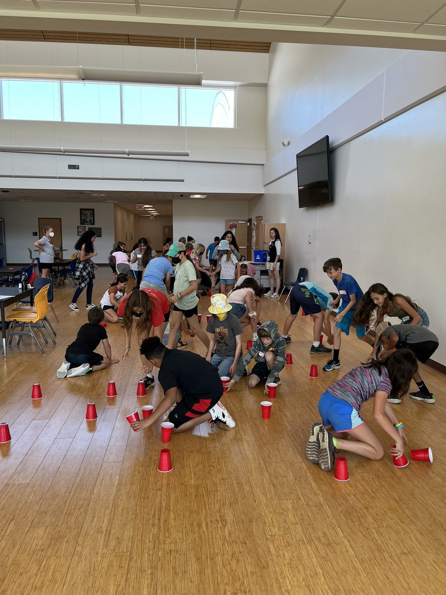 LippyScience's tweet photo. Having fun and making new friends at Middle School 101!! @McDougleMiddle   @chccs https://t.co/pfYs3AuXIv