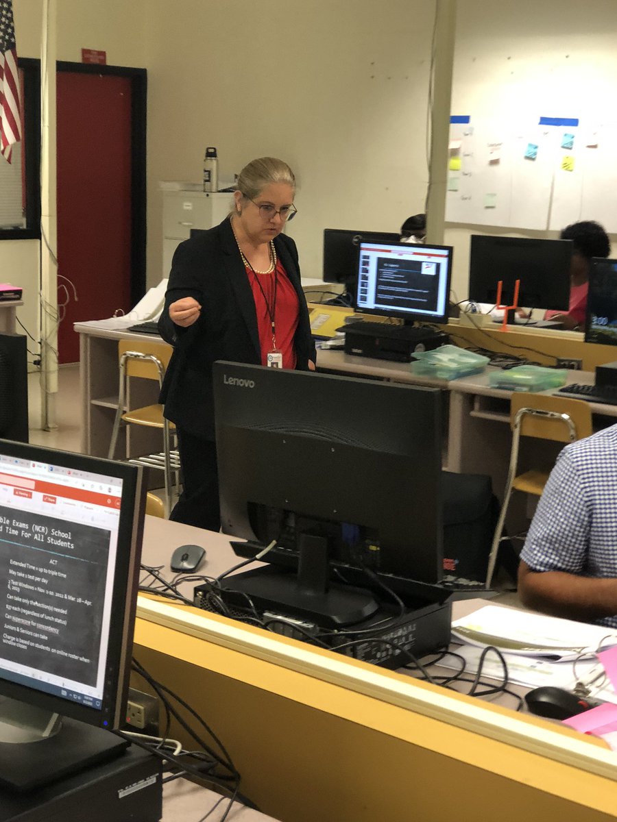 ReadingLady2025's tweet photo. Loved seeing Ms. Viada present the graduation tracker! @lisagarcia_lisa @trydiggs @MDCPSDAS https://t.co/lFqPUG1nmN