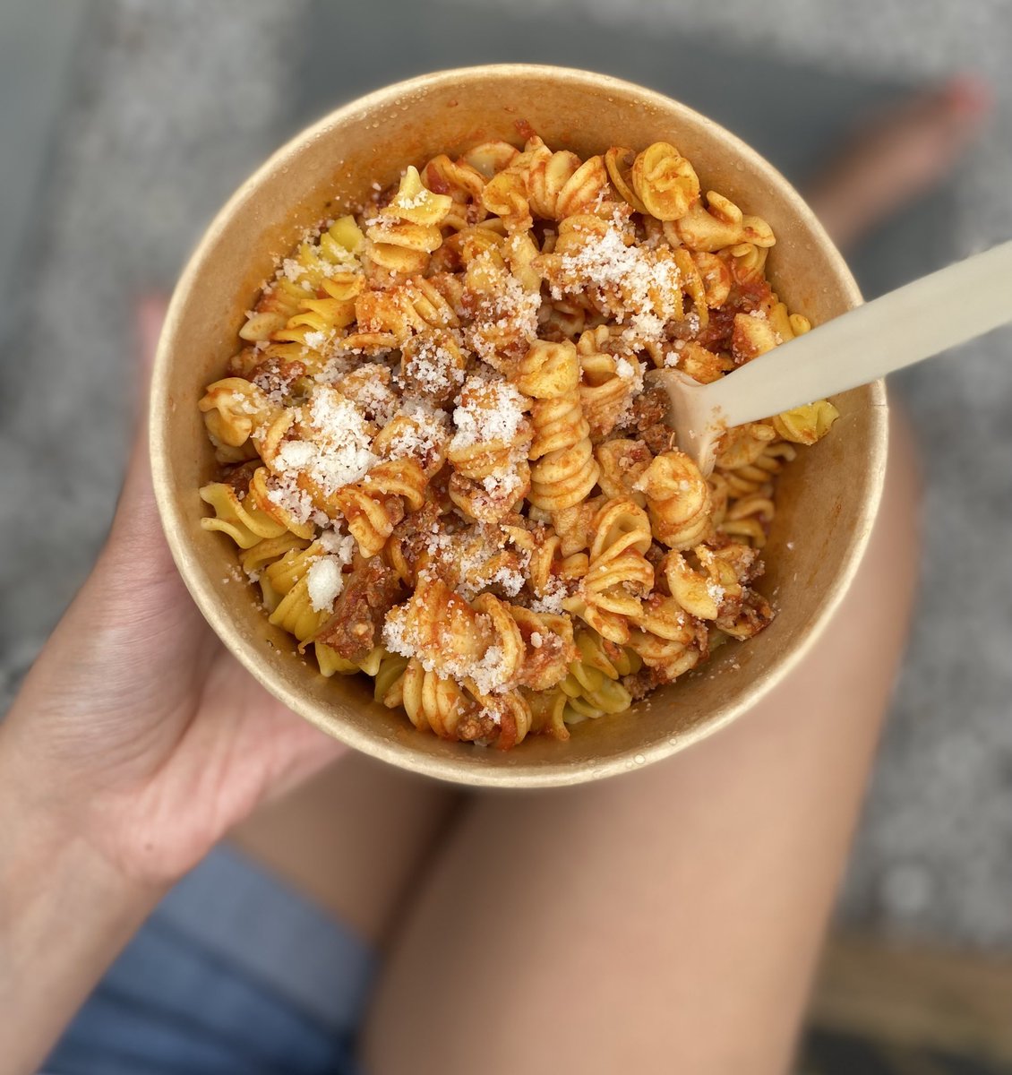 Poojipants's tweet photo. It’s been a while. My former client from my consultancy days are still knocking out the best and reasonably priced pasta to go @remolicelebrat1 sausage ragu w/fusilli and Pecorino. A must stop by place @StPancrasInt #remoli #pastaislife #stpancras #pastaremoli https://t.co/l0yTJyNkJL