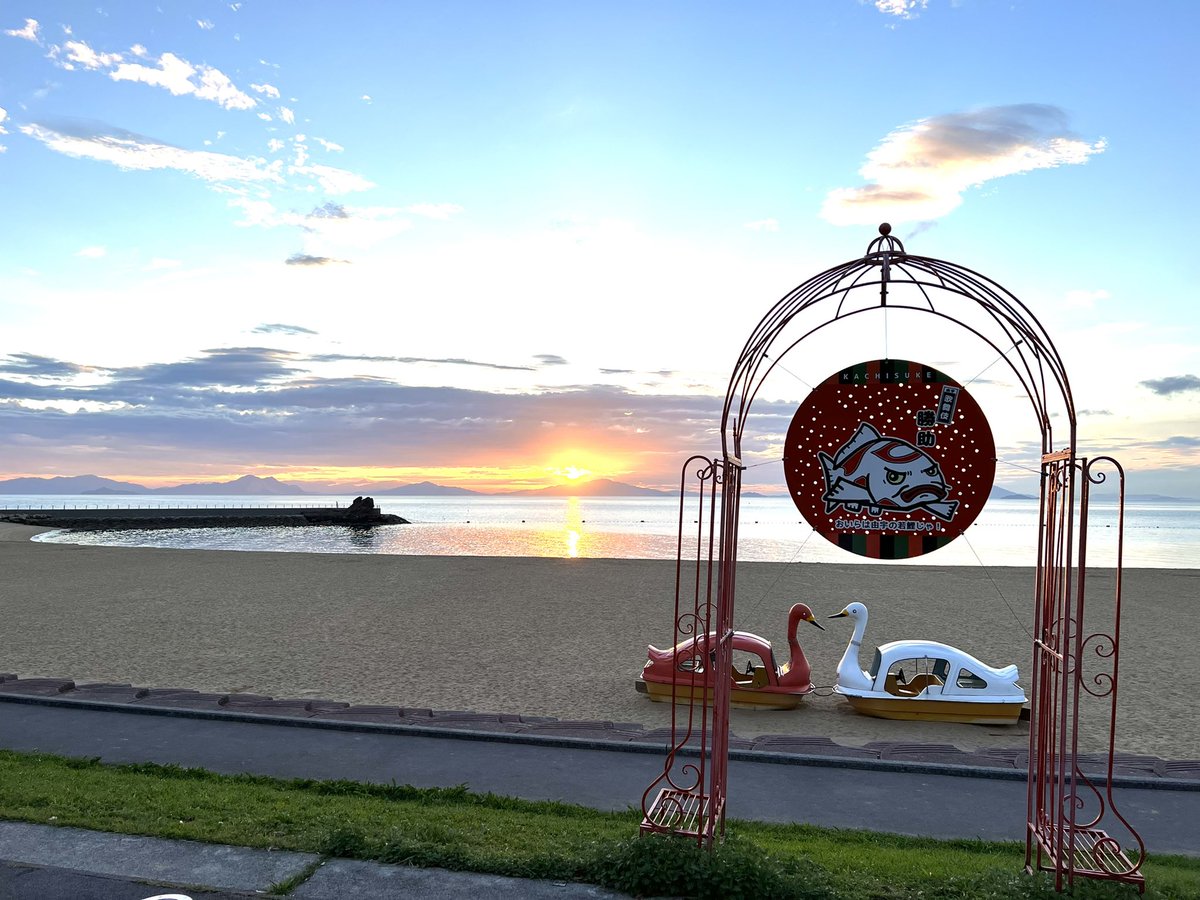 SpeedMastar555's tweet photo. 今日は25Rで由宇の海水浴場のビーチまで朝のちょい乗りです✨
先客で年寄りのウォーキング族がイキって（それ程でもない）結構な数闊歩しておりました。
10年後はあっち側の人間かも。。。😅
アチくなんないウチに今日も帰ろっと🏍=3 https://t.co/TPQKKJ0Adq