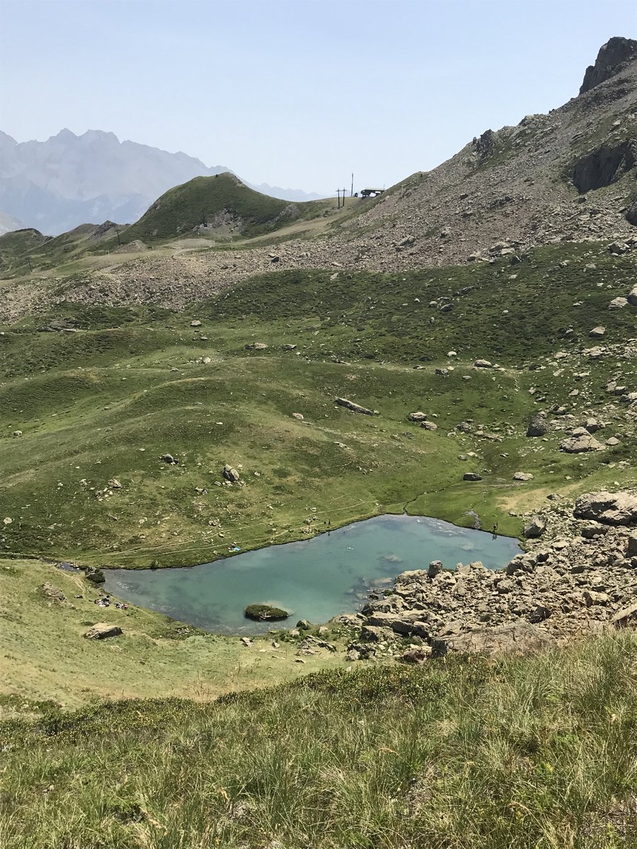 A quelques encablures de chez nous le beau lac d’Espelunciecha 🏊⛰. Ideal pour un rafraîchissement 💦 en ces jours caniculaires 😎☀️ #ÉnAltitudeOnRespire #pyrenees #canicule