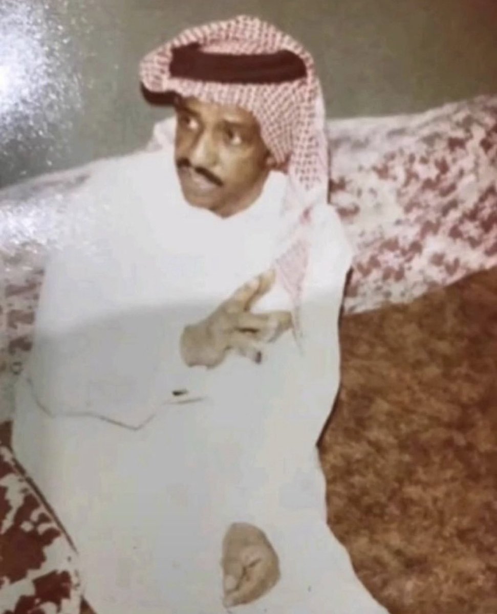 lillohx's tweet photo. يقول اللي جرح قلبه حبيبه وجرب لوعه الحب و لهيبه الا يا ويل منهو عاش مثلي صويب القلب والحاله تعيبه سنين اطوال راحت من حياتي و انا محتار و جروحي عطيبه اسير بشوق خلن ما رحمني ياليت اللي سطا بقلبي يصيبه تركني و شمت العذال فيني عنيد الراي ما يرحم صويبه
١/٤ https://t.co/7cWjIiGP7n