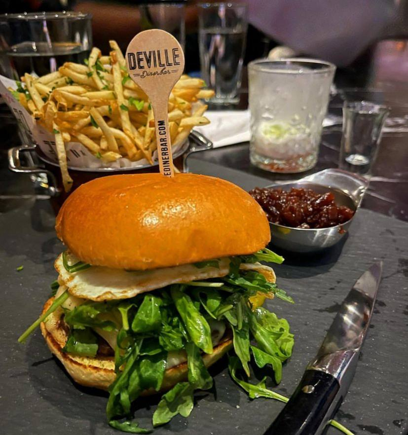 DevilleDinerbar's tweet photo. Now that's what we call a #DevilleMoment ! 🎉 This is your reminder to add our Saikou Japanese A5 Wagyu Miyazaki Burger to your "must try" list 🍔 https://t.co/f7bagJOy1v