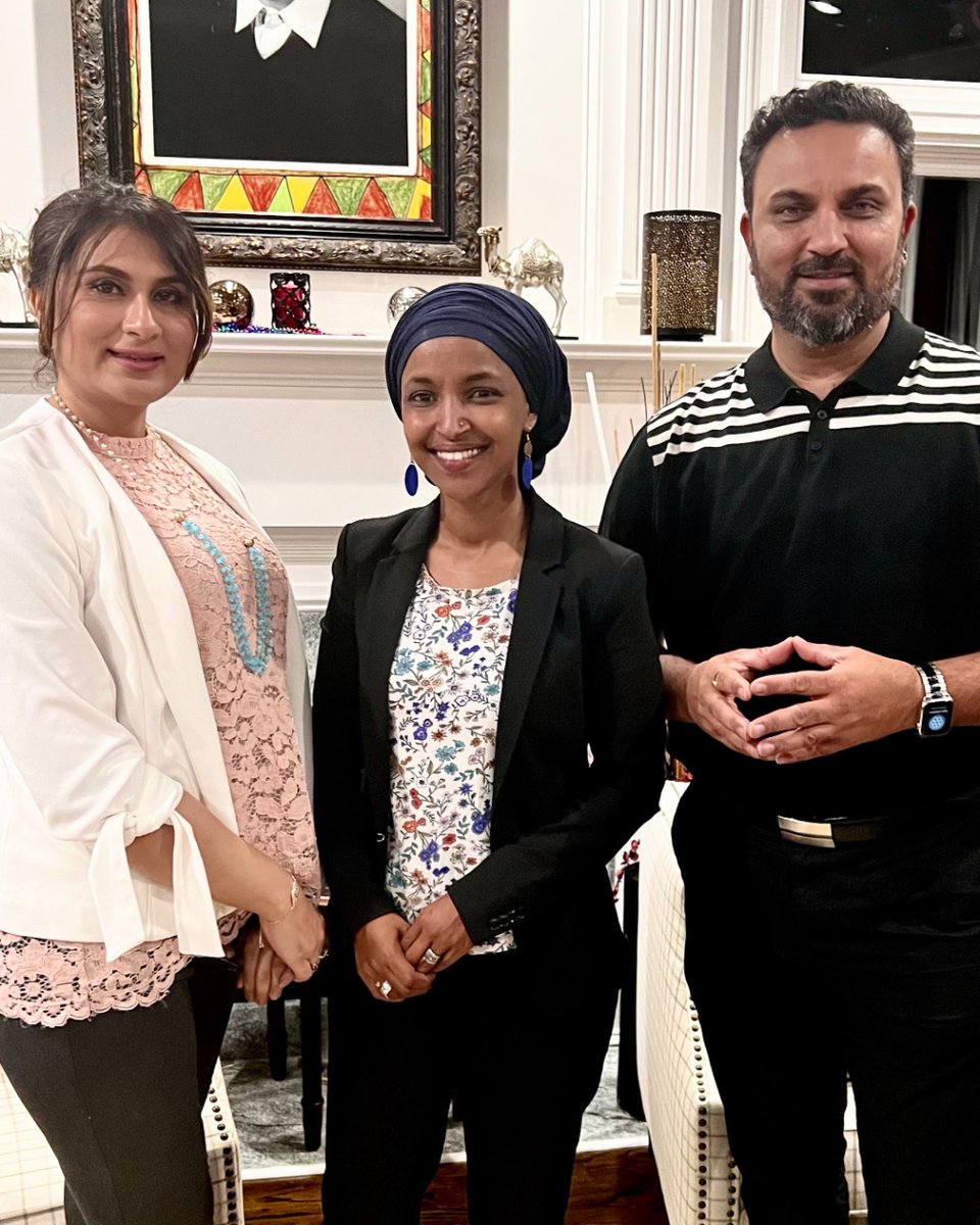 realDonMahmood's tweet photo. Hearing #Congresswoman #IlhanOmar speak was so informative. Especially since I myself am not that well versed in politics. She’s definitely a role model & an #inspiration for those coming ahead.
#decision168 #womenmakinghistory #politics #gamvp #voicesofmuslims #seatatthetable https://t.co/jZrjBmNWXv