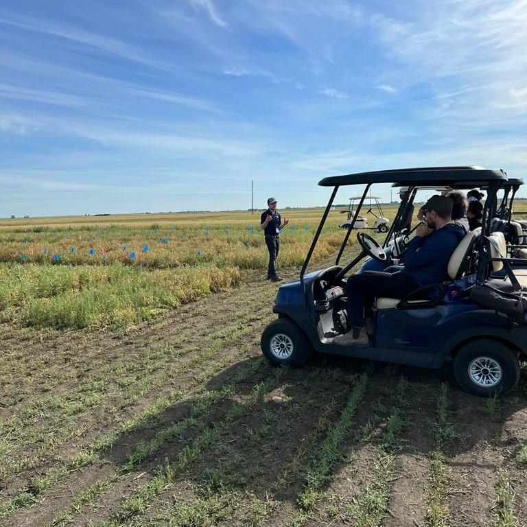 Here's <a href="/blake_weiseth/">Blake Weiseth</a> discussing the 4 R's of Phosphorus stewardship at #FFEintheField

What are the four R's?
✔️ Right Source
✔️ Right Rate
✔️ Right Place
✔️ Right Time