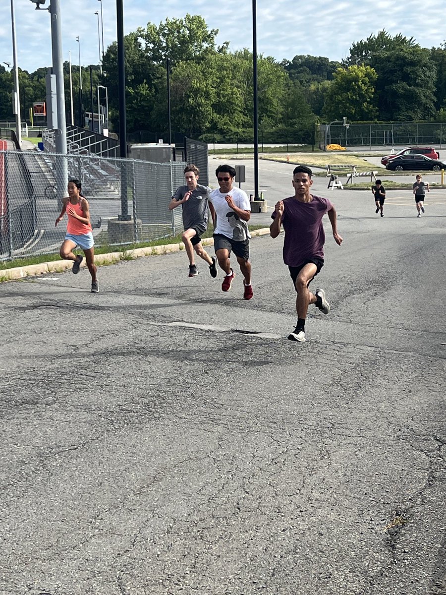 XC_Project's tweet photo. Form check. Time too check our running biomechanics as we hit our hill workout today. Smooth, fluid and relaxation are the cues. #hillday #speed2burn #day13 https://t.co/I6sYFZoXV9