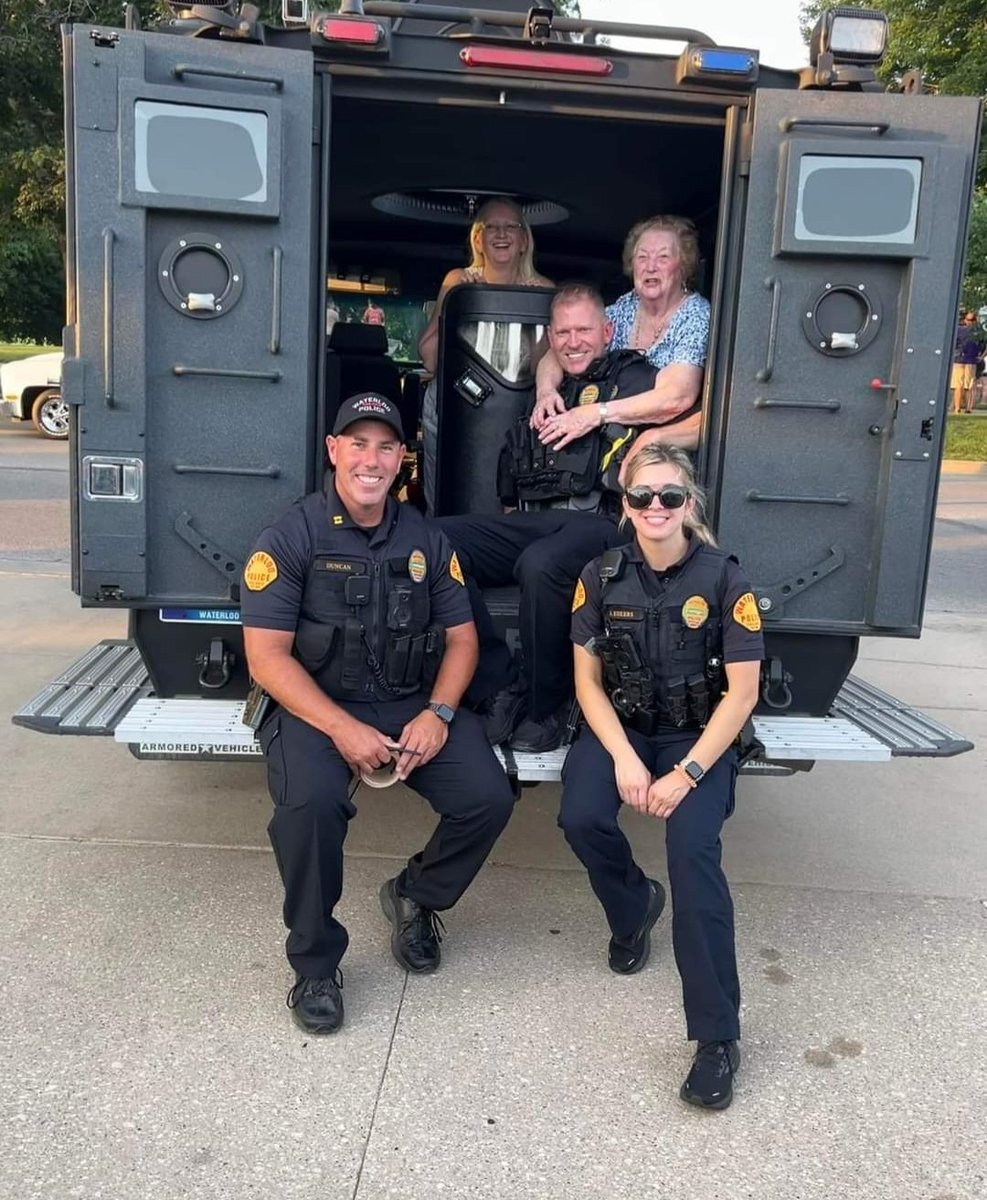 WaterlooPolice's tweet image. Thank you so much to everyone who joined us last night at Waterloo’s multiple National Night Out locations! We enjoyed the food, music and chats!  #WPD #NNO2022