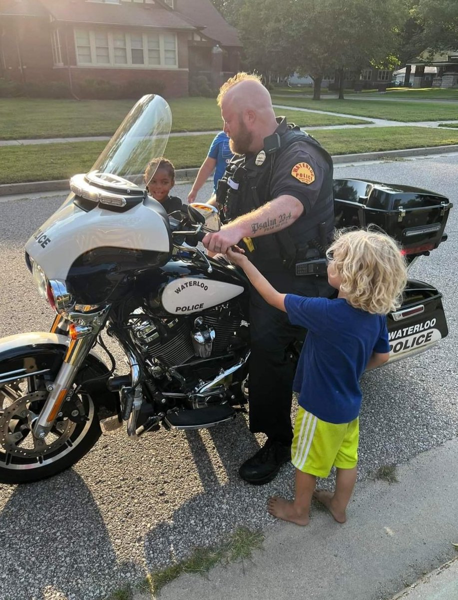 WaterlooPolice's tweet image. Thank you so much to everyone who joined us last night at Waterloo’s multiple National Night Out locations! We enjoyed the food, music and chats!  #WPD #NNO2022