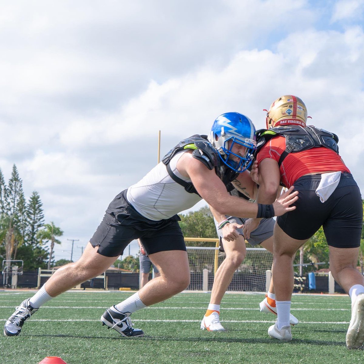 Very excited to announce that our very own Coach Harrison Elliott has just signed a 3 year contract with the <a href="/HoustonTexans/">Houston Texans</a>!

#Longsnap #longsnapper #longsnapping #NFL #WelcometotheU #ELITE #RESULTS #Houston #Texans