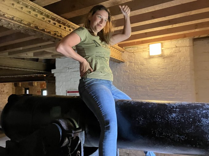 Straddling the cannons at Fort Nelson 😎 https://t.co/FVttG8SXgz