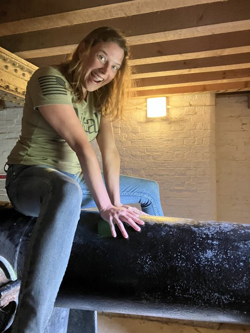 Straddling the cannons at Fort Nelson 😎 https://t.co/FVttG8SXgz