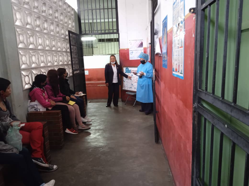 EjeCentroOeste's tweet photo. #3Ago como parte del #DíaMundialDeLaPlanificaciónFamiliar pacientes del @EjeCentroOeste reciben charla educativa gracias a la colaboración de la Dra @ZMartinau y los trabajadores del ente @NicolasMaduro @MagaGutierrezV @Dr_Gilberto14 #QueVivaElTricolorNacional #BanderaDelPueblo https://t.co/2YsvL4Z2Mt