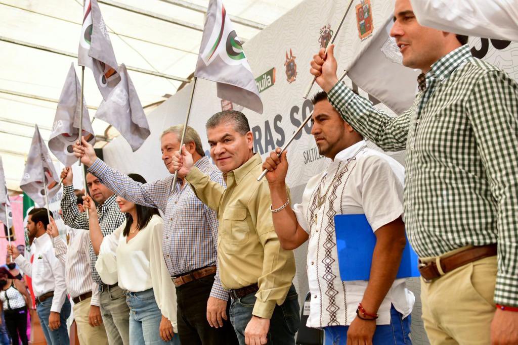 🏳 En #Saltillo, arrancamos la rehabilitación de la Calle 33 en las colonias Balcones, Rincón de Guadalupe y Puerto de la Virgen, como parte del programa #MejorandoAndo en #Coahuila.