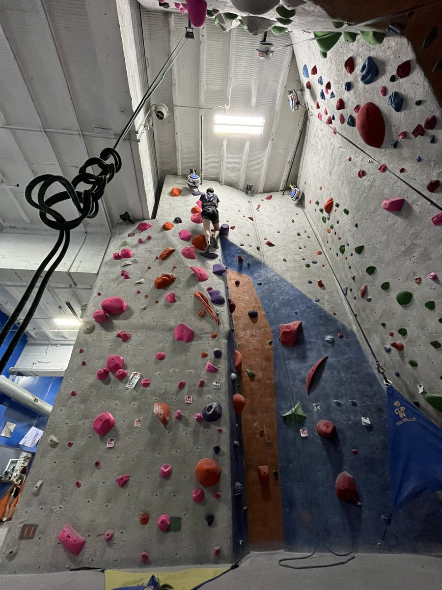 Running laps on the autos at <a href="/RockSpotClimb/">Rock Spot Climbing</a> with <a href="/CalebHaddad5/">Caleb Haddad</a> after organizer training.

Gotta get those forearms ready to carry A LOT of voter reg forms 📋 🗳