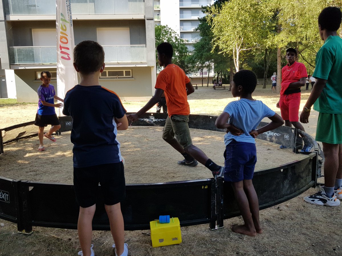 Niort Agglo (@niortagglo) on Twitter photo #NiortAgglo #Niort Dans le cadre du Contrat de Ville, <a href="/NiortAgglo/">Niort Agglo</a> soutient les animations proposées dans les quartiers prioritaires. Les habitants du Pontreau ont profité auj. d'un programme assuré par le CSC Grand Nord, @Ufolep, Les Petits Debrouillards #Sport #Sciences #Loisirs #NiortAgglo #Niort Dans le cadre du Contrat de Ville, <a href="/NiortAgglo/">Niort Agglo</a> soutient les animations proposées dans les quartiers prioritaires. Les habitants du Pontreau ont profité auj. d'un programme assuré par le CSC Grand Nord, @Ufolep, Les Petits Debrouillards #Sport #Sciences #Loisirs