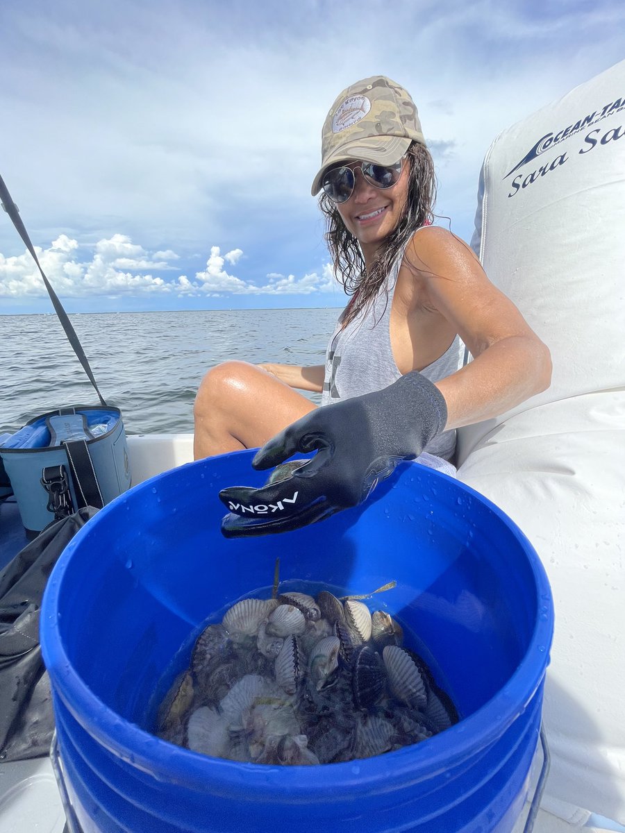 How many of y’all are out there scalloping? #scallopseason #florida #outdooractivities #huntergatherer #SaraSalt
