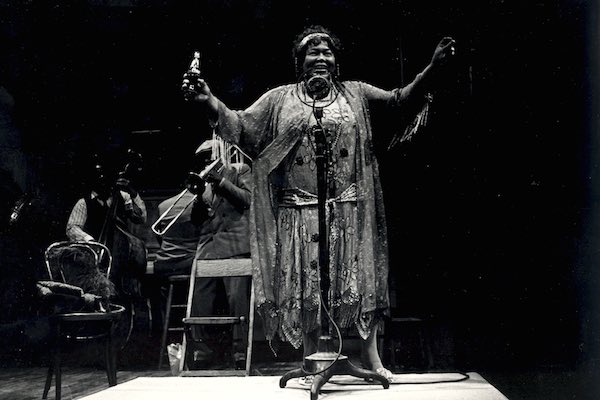 Good MOOORNING TWITTER! 

It's time for your daily dose of inspiration. Today, let's talk about Ma Rainey the "mother of blues"! She was a bisexual woman who often sang lady-lovin rhymes and bridged the gap between racist vaudeville and black southern music. 

Some music below 