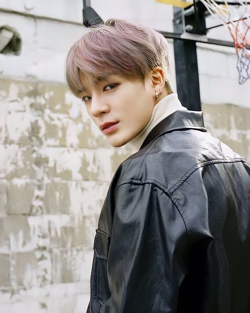 eeldeinn's tweet photo. Then because she goes,

You are mine, I've been drowning in you
Beautiful, please don't cry, I love you
When you leave, I cry on the inside

—————

a jeno lee alternative universe
 ©️ eldein, https://t.co/sQmK1Vn2dp